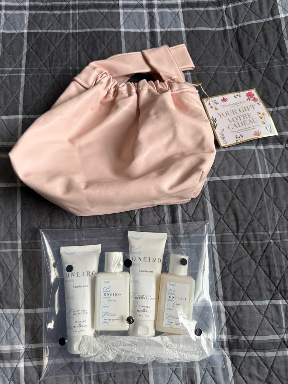 Elizabeth Arden Sunchasers Oneiro Gift Set 
Never Opened
Faux Leather Peach Tote